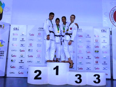 Alteta Ayhan Zanella no Podiun