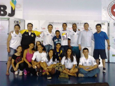 Equipe Sub 15 com o Vice -presidente da CBJ e Vereador de Campo Grande Professor João Rocha